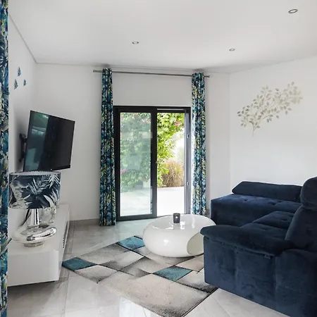 Villa Olivia - New!